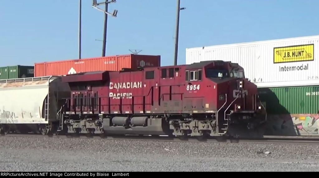 NS mixed freight